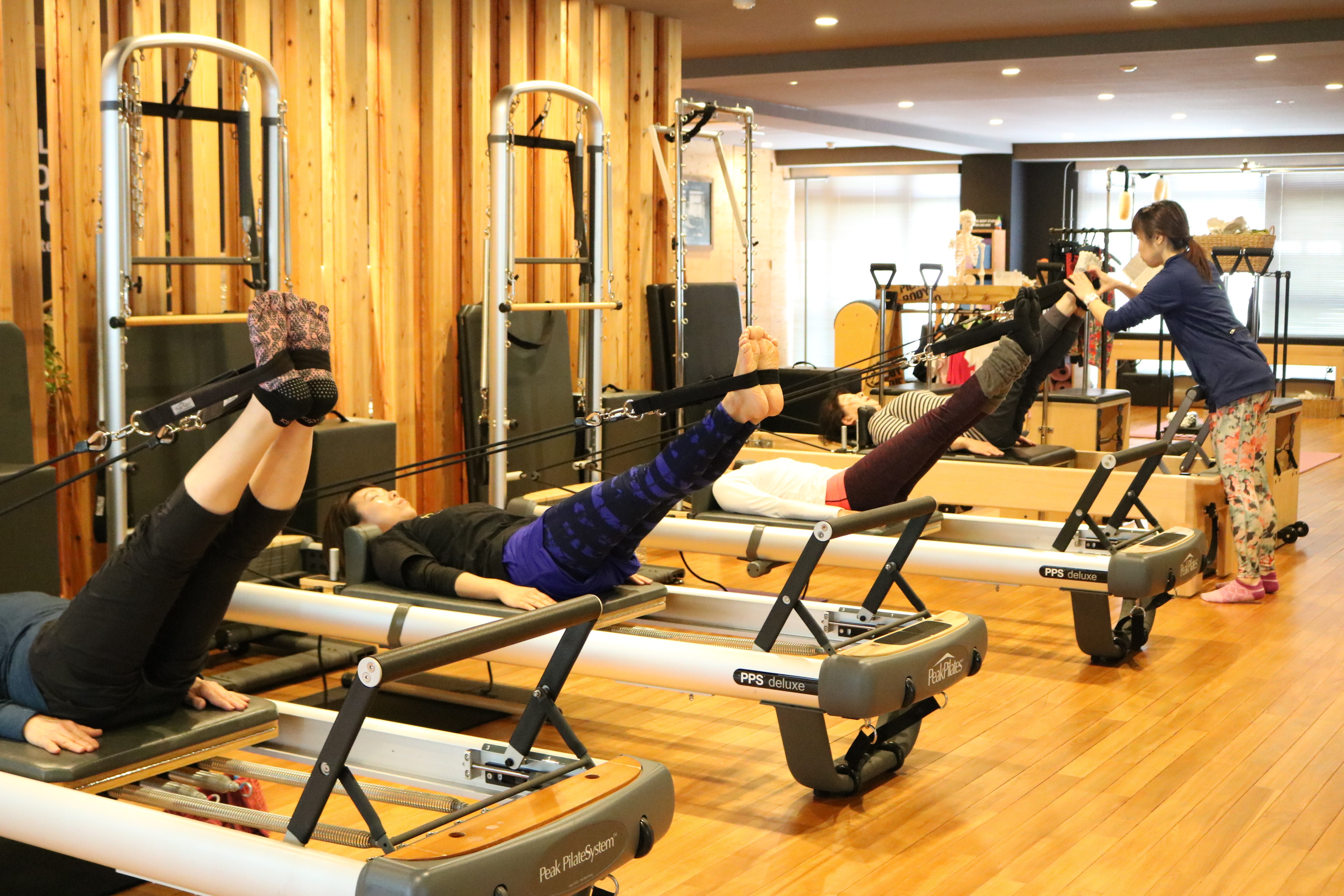 レッスンの様子 ピラティスマシンのグループレッスンも今ならお得に お知らせ 最新情報 News Blog Pilates Body Studio 静岡県東部 沼津市 のピラティススタジオ インスパイリング 骨盤矯正 マタニティ 子連れ託児付 指導者養成コース